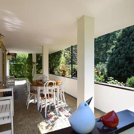 Дом отдыха Comfortable With A Private Garden
